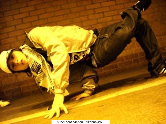 b-boy valy nume: dancing trupei breakdance -1st liceul spiru *stil hop new style ani coregrafie hip