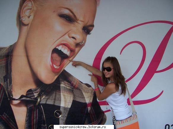vaiiiii ce mai tipa pink :d ....gillll spunei u sa taca  :rotfl: -octombrie mondial bremen
