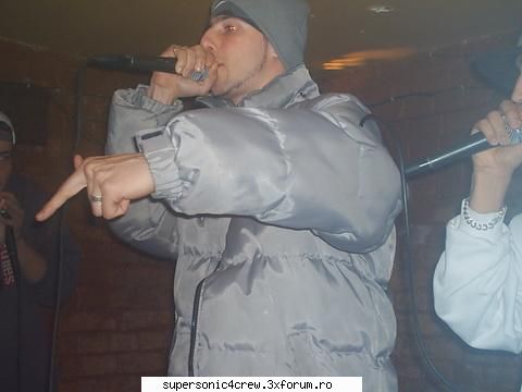 ARSSURA - uite asta mi se pare cea mai tare poza a lui - TRUPE PRIETENE