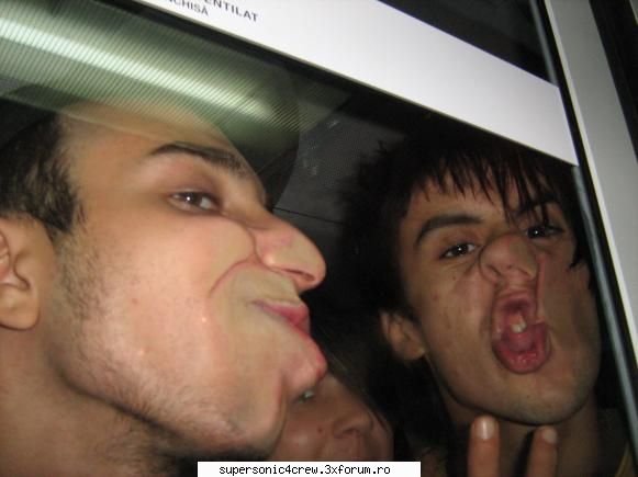 date-n pozaaaaaa :rotfl:  :rotfl:  vai de mine ce fetze :rotfl: acid