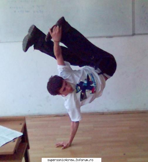 votati best powermover pe bboy vlad :razz: b-boy vlad