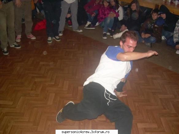 B-boy Silviu - Nume: Gorgon Prenume Matei Ziua nasterii - PROFESIONAL SUPERSONIC B-BOY'S