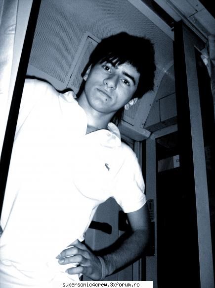 la cine te uitai mami ?!?!:zzz:    :x:x:*:* :nod: buzz aka cretzu :))