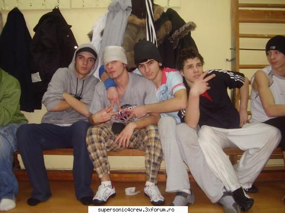 POZE NOI PUNETI AICI!! - faceti poze in loc sa va antrenati :x ...si daca - Poze!!!