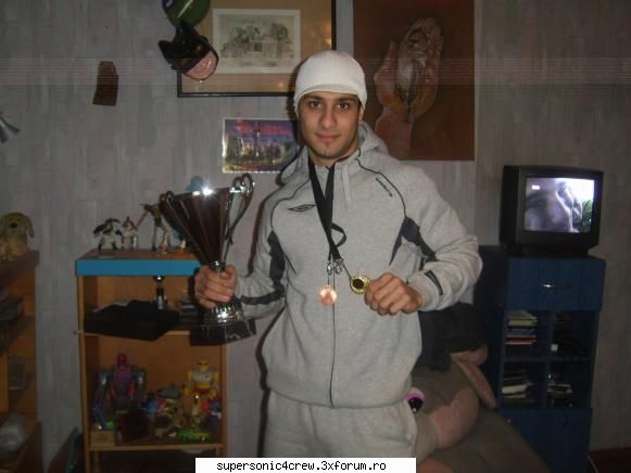 POZE NOI PUNETI AICI!! - campionul.....ce luceste cupa....daaaaa LA - Poze!!!