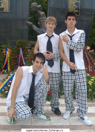 POZE NOI PUNETI AICI!! - Ce baietzi sexoshi, nu? :P - Poze!!!
