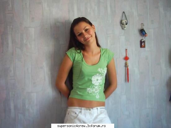 POZE NOI PUNETI AICI!! - DOMNISOARA DIN POZA ESTE RUGATA sa se prezinte cu - Poze!!!
