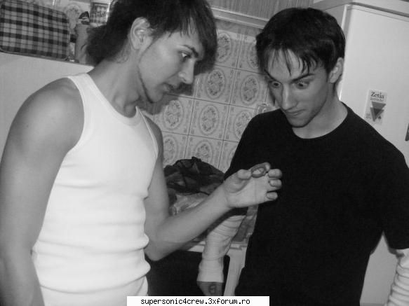 Pastele 2008 - ReVeR and myself - visible surprised by the - Doar pentru crew!!!