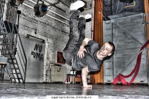 Poze Noi-Noi - Laur does Air Chair - Poze!!!