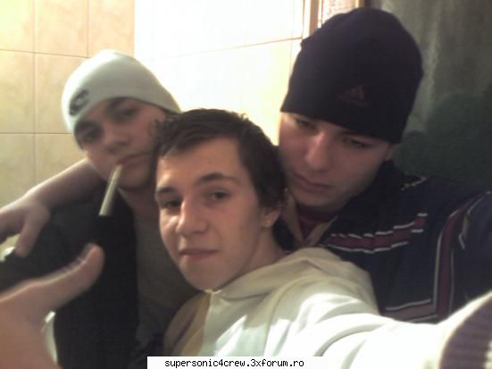 Revelionul tot in familie ramane ;) - cei 3 crai din baie :) ... miki aka redman...jr - Poze!!!