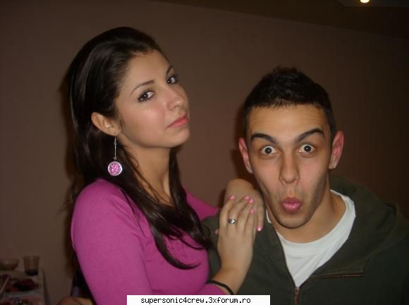 deci nu am cum sa nu va arat poza asta :rotfl:  :rotfl:  :rotfl:  creatura si cu kinder  :rotfl: