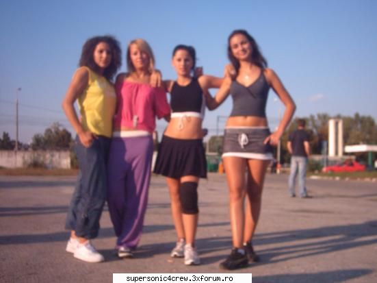 Trupa de streetdance!!! - fetele noastre scumpe scuze pt calitatea pozei - ANUL 2005 RECYCLE BIN