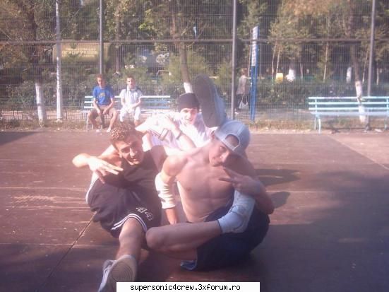Trupa de streetdance!!! - cei doi fantastici oamenii de guma BENJI RULLZZZ - ANUL 2005 RECYCLE BIN