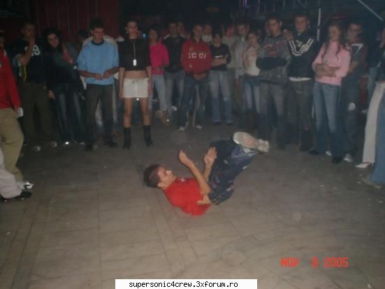 UN-X - victor... zici ca ma tavaleam... era defapt - TRUPE PRIETENE
