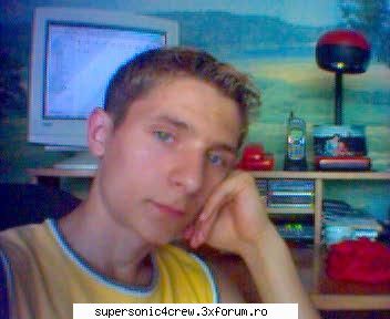 UN-X - Yo acasa.. tot cu telefonul :) - TRUPE PRIETENE