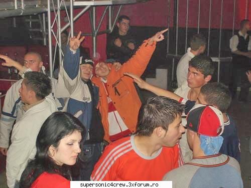 UN-X - In club VLAD si amicii - TRUPE PRIETENE