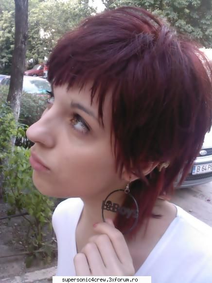 pe cercel scrie 