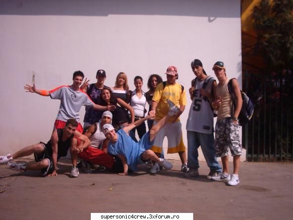 na o crew supersonic de alex de la andaadam si perekea lu aia mai neagra..am uitat cum o keama,de